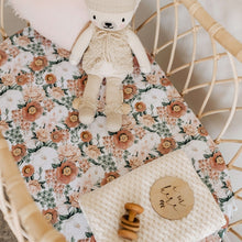 Load image into Gallery viewer, Snuggle Hunny Bassinet / Change Pad Cover