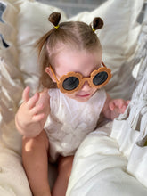 Load image into Gallery viewer, Sunglasses
